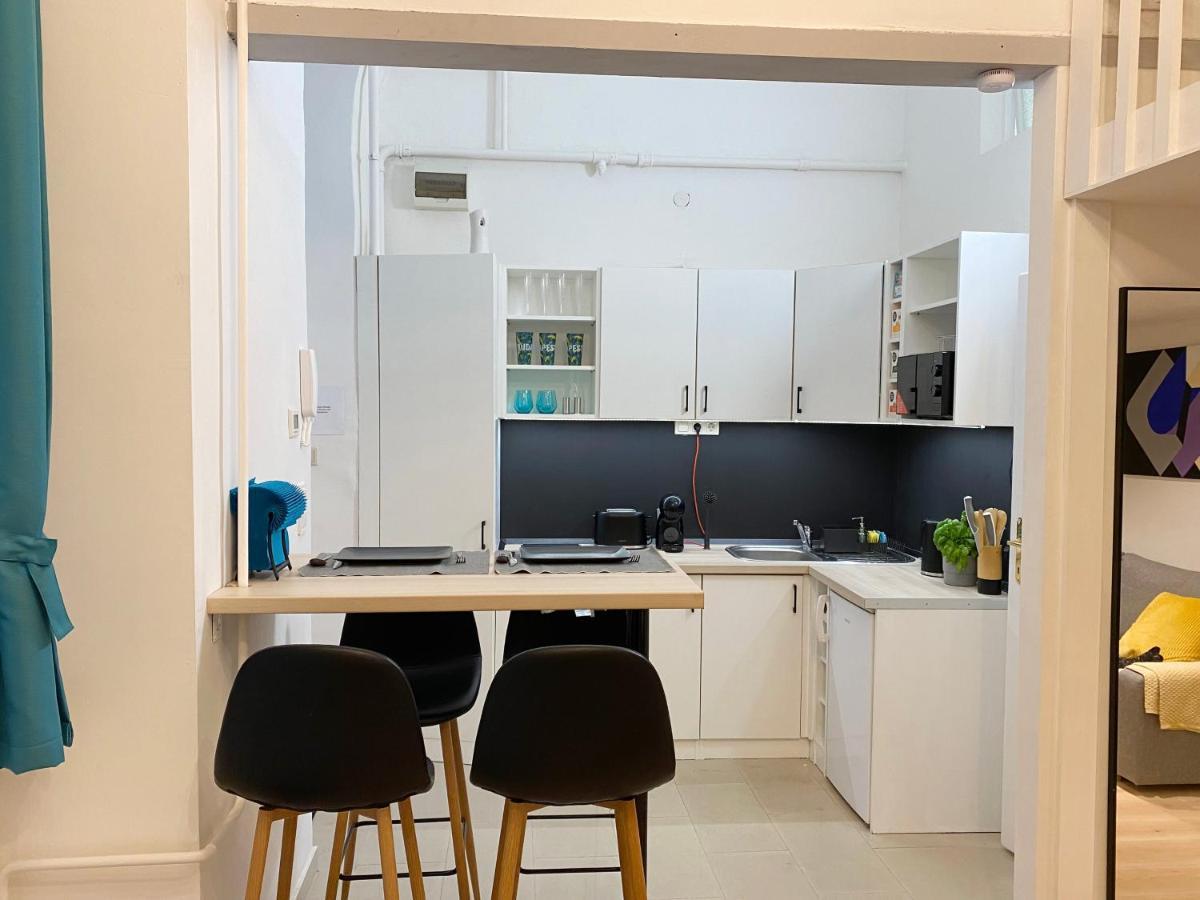 Goldart Design Apartment In The Heart Of Budapest Luaran gambar