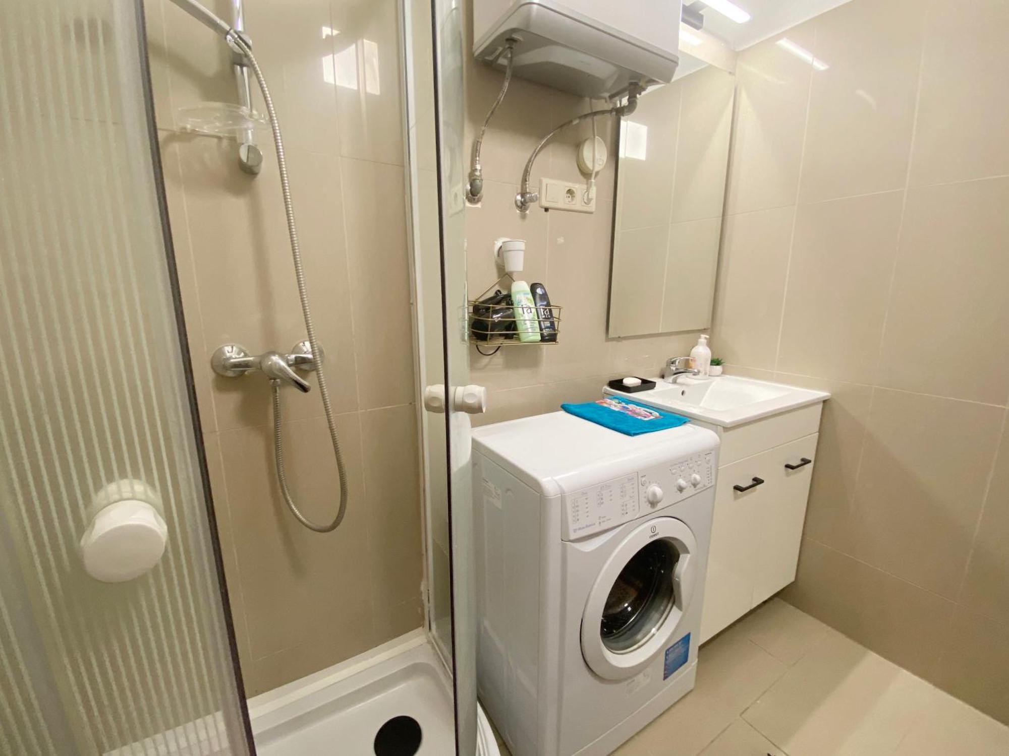 Goldart Design Apartment In The Heart Of Budapest Luaran gambar