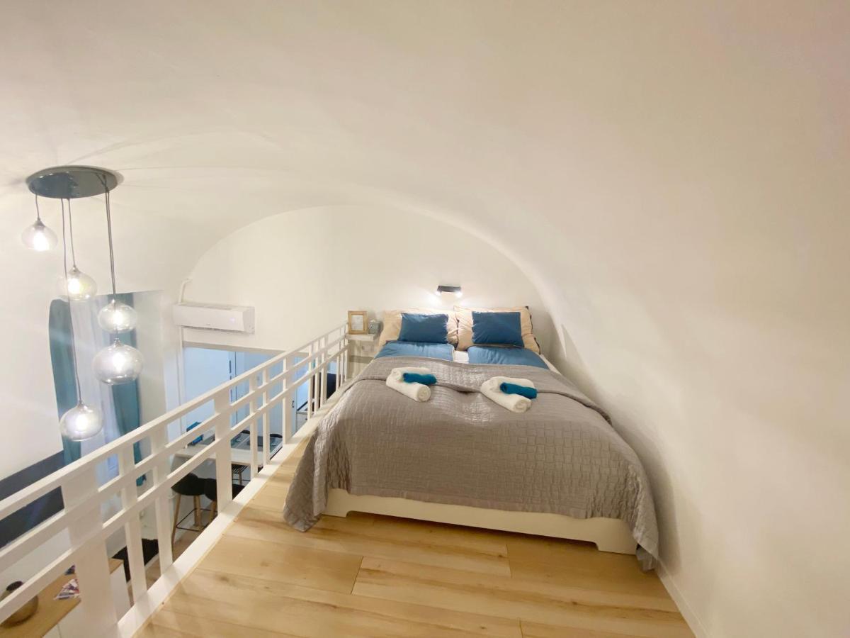 Goldart Design Apartment In The Heart Of Budapest Luaran gambar