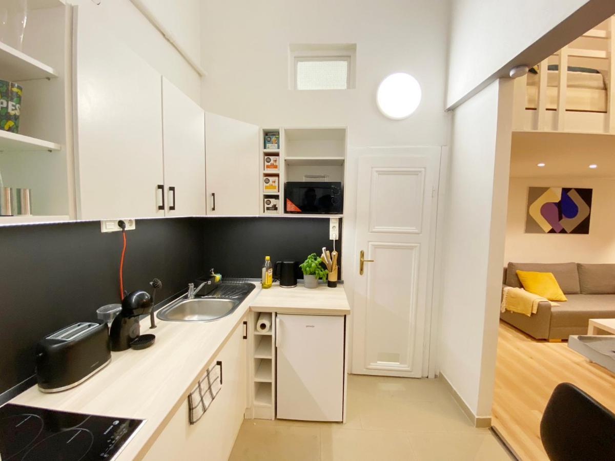 Goldart Design Apartment In The Heart Of Budapest Luaran gambar